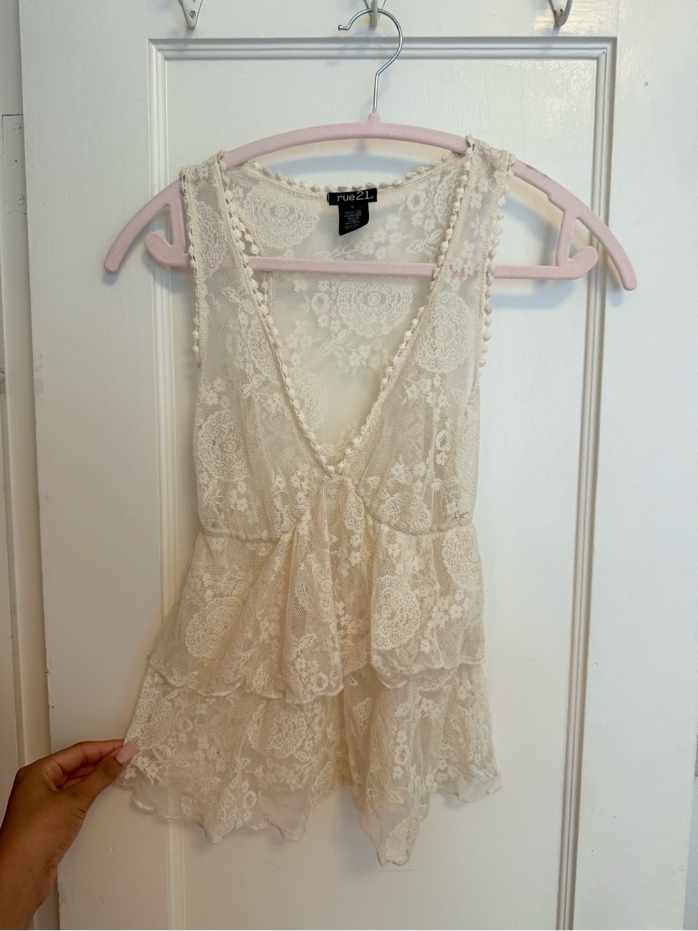 Rue21 Ivory Lace Tiered V-Neck Camisole